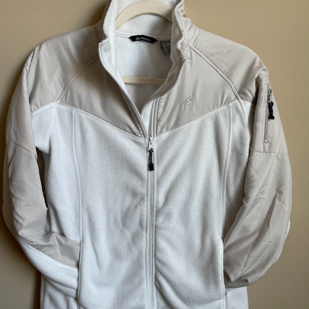White Fleece Jacket | Snozu | Sz M | Like New | Keep Warm w/layers